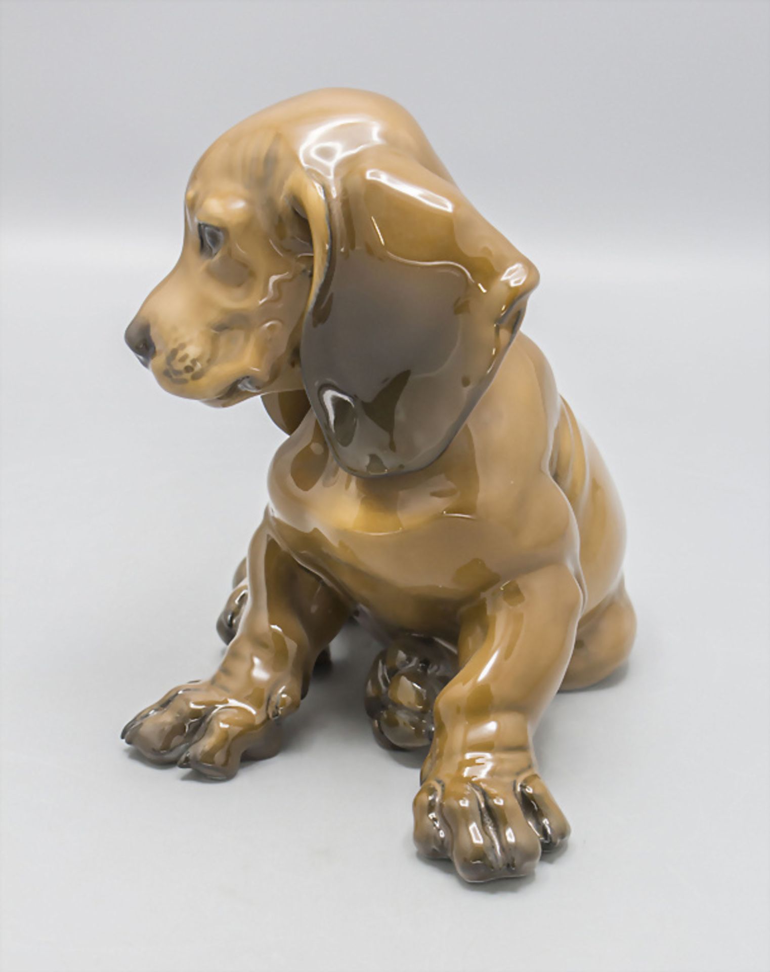 Sitzender Dackelwelpe / A sitting dachshund puppy, Theodor Kärner, Rosenthal, Selb, ab 1957 - Image 2 of 5