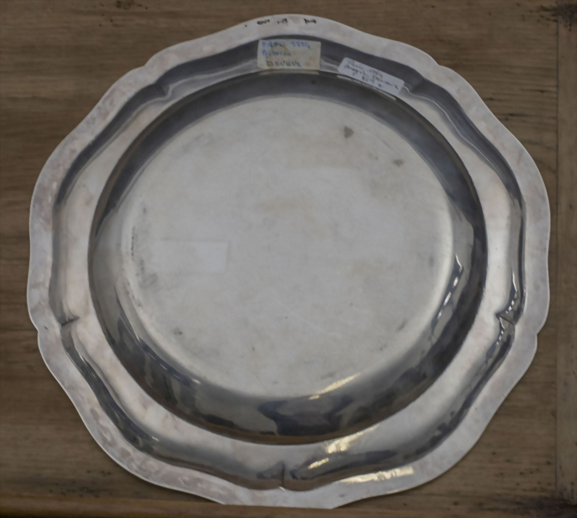 Runde Platte / A silver tray, Antoine Devaux, Paris, 1784 - Bild 2 aus 4