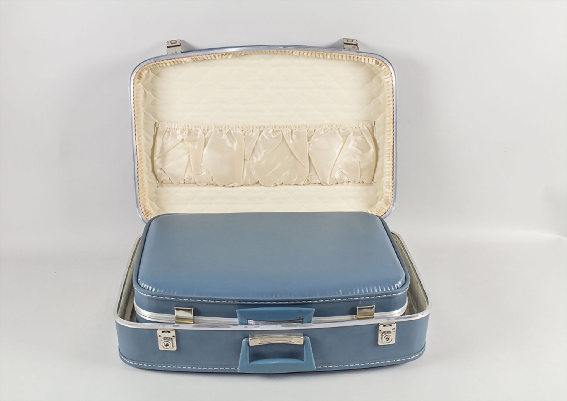 Kofferset: 4 Koffer, 1 Tasche, 1 Kulturbeutel / A suitcase set: 4 suitcases, 1 small bag, 1 ... - Image 5 of 11