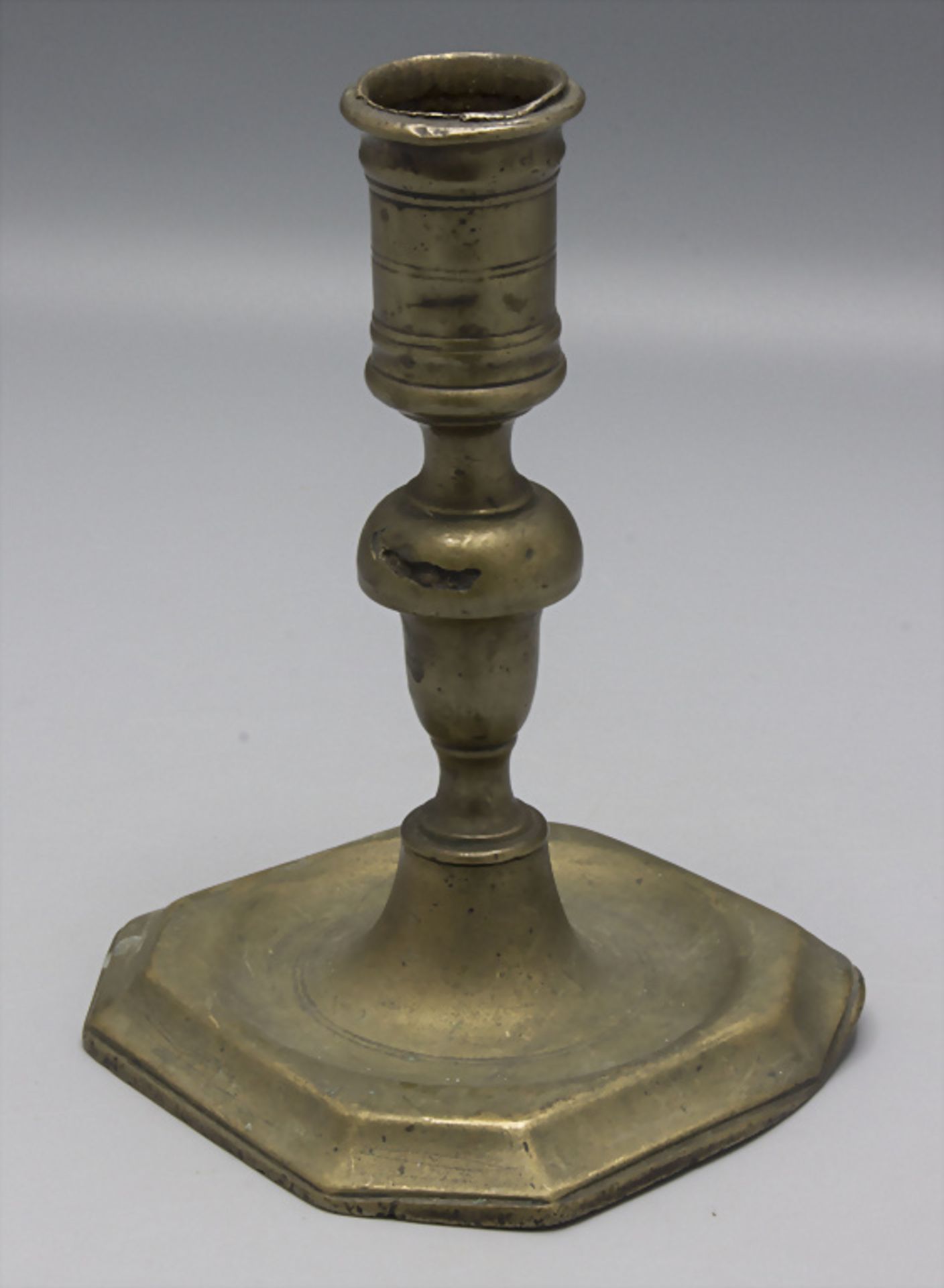 Bronze Kerzenleuchter / A bronze candlestick, wohl 17. Jh.