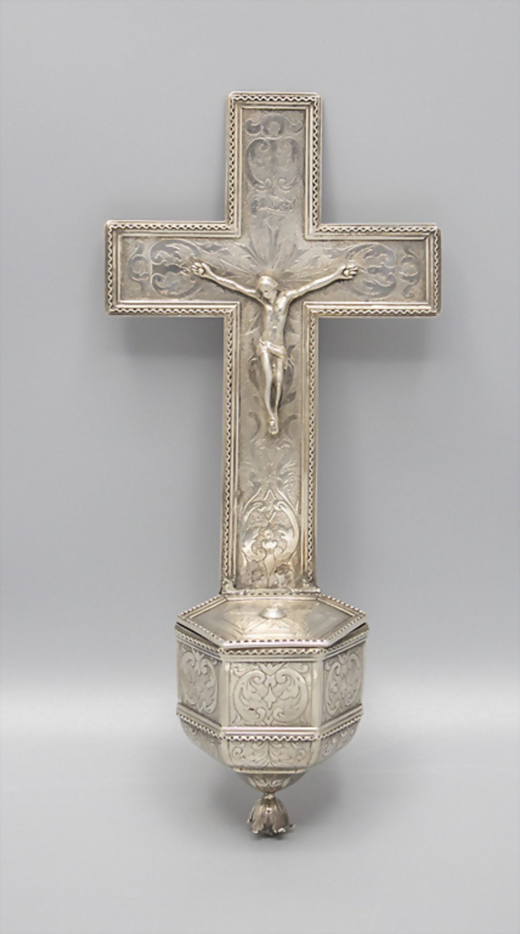 Weihwasserbehälter mit Kruzifix / A silver Holy water basin with crucifix, wohl Lille, 18. Jh.