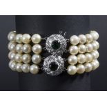 Vierreihiges Perlenarmband / A pearl bracelet with 14 ct white gold clasp