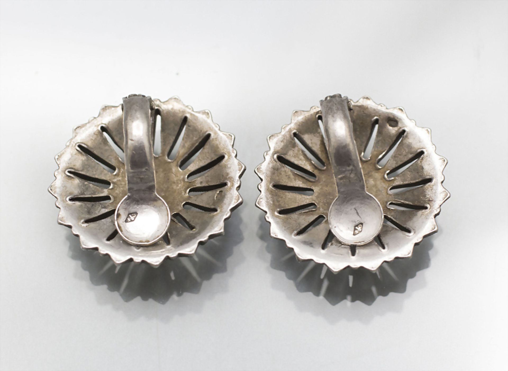 Art Déco Silber Ohrclips mit Makasiten / Art Deco silver ear clips with macasites, Paris, um 1920 - Image 3 of 3