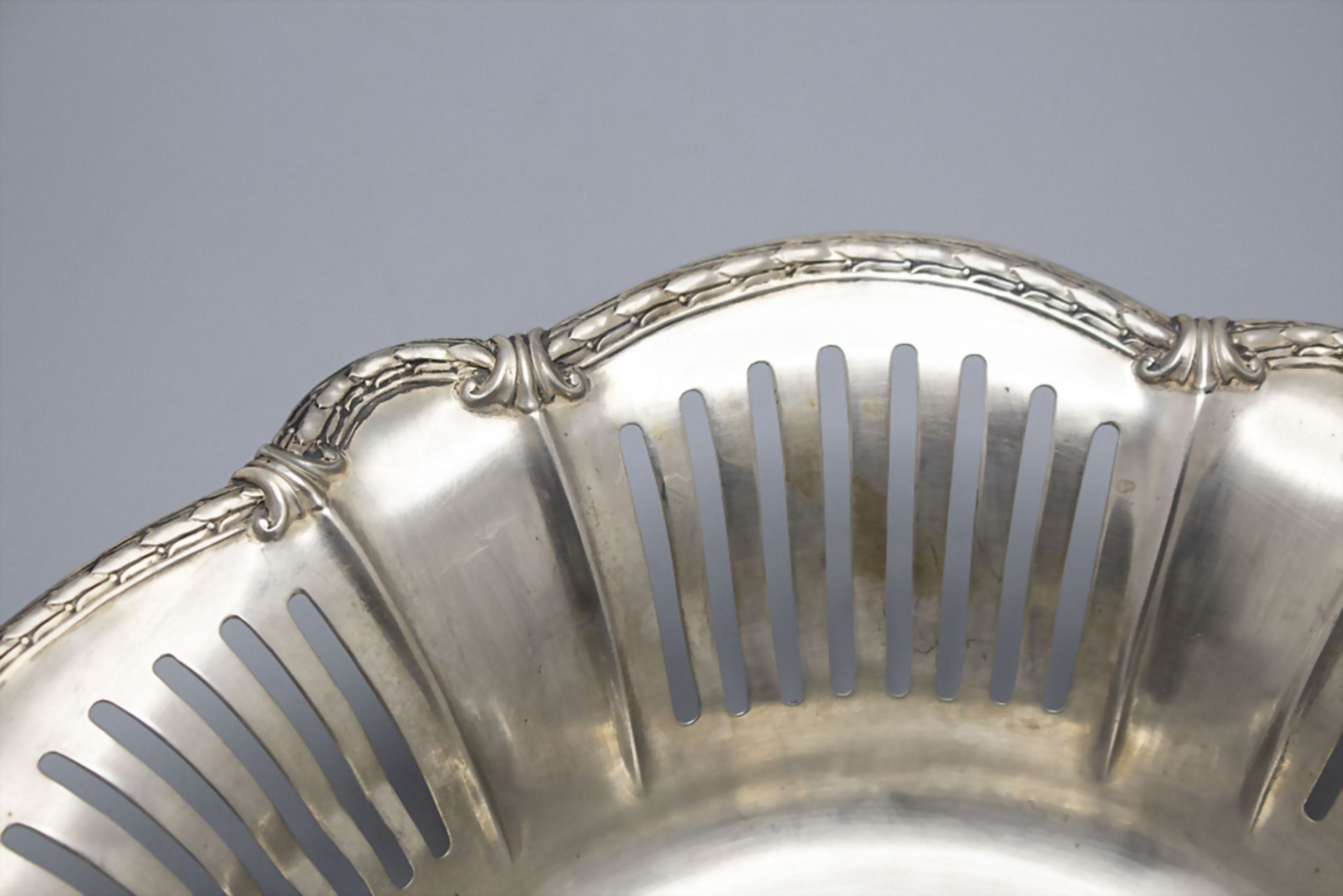 Silberschale / Korbschale / A silver basket shaped bowl, Deyhle Gebrüder, Schwäbich Gmünd, um 1880 - Image 5 of 5