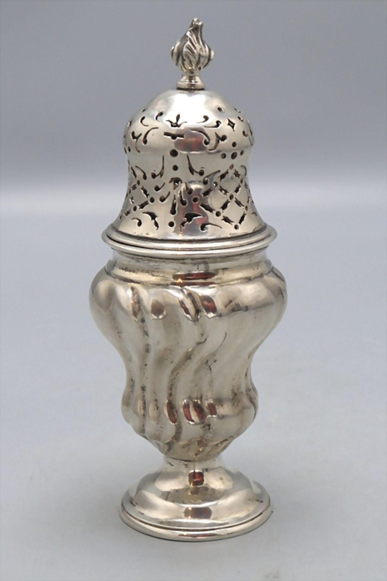 Rokoko Zuckerstreuer / A silver sugar shaker, Johann Leonhard Allmann, Augsburg, 1769-1771