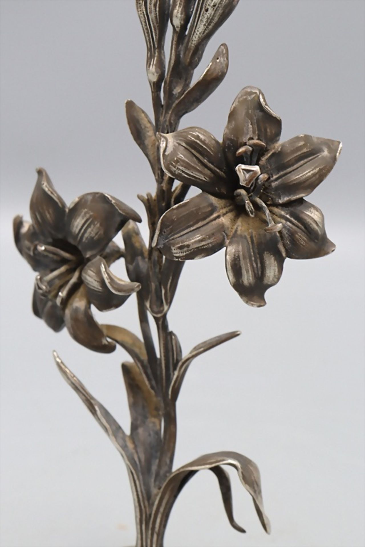 Lilie in Silber / A decorative silver lily with base, Frankreich, um 1970 - Bild 3 aus 6