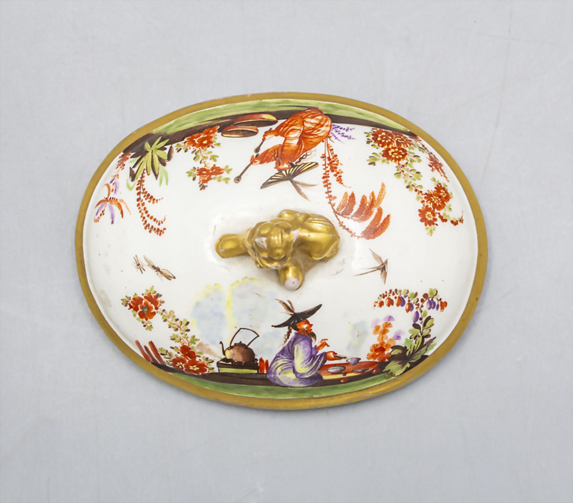 Sehr seltene Zuckerdose mit Hoeroldt-Chinoiserien und Foo-Hund Knauf / A very rare oval lidded ... - Image 7 of 13