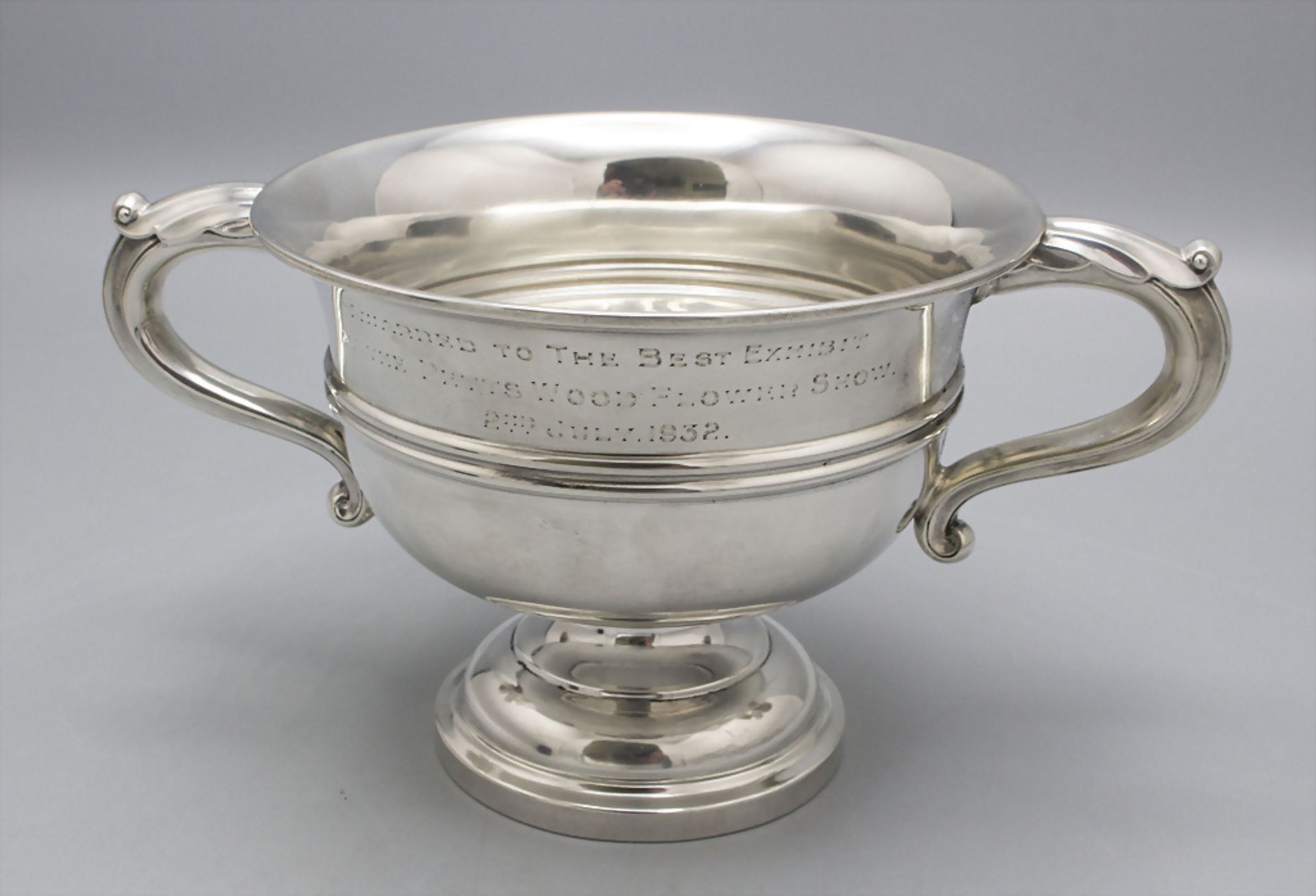 Henkelschale / A silver bowl with handles, Walker & Hall, Sheffield, 1923