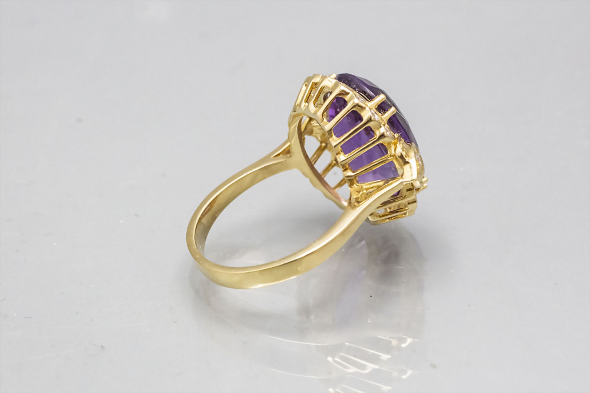 Damenring mit Amethyst und Diamanten / A ladies 18 ct gold ring with diamonds and amethyst - Image 2 of 2