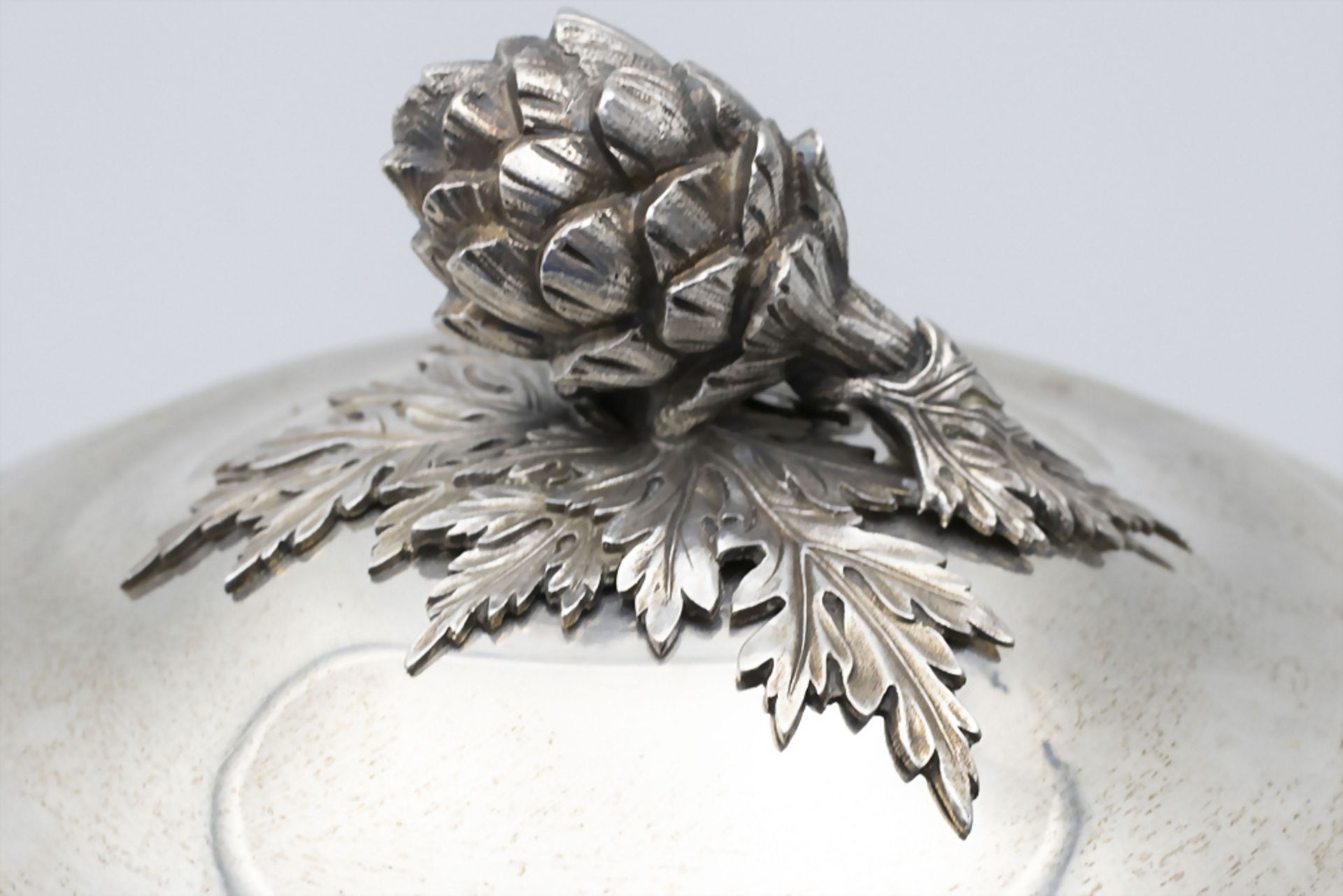 Legumier / Wöchnerinnenschüssel / A silver vegetable tureen cover, Paris, um 1890 - Bild 5 aus 9