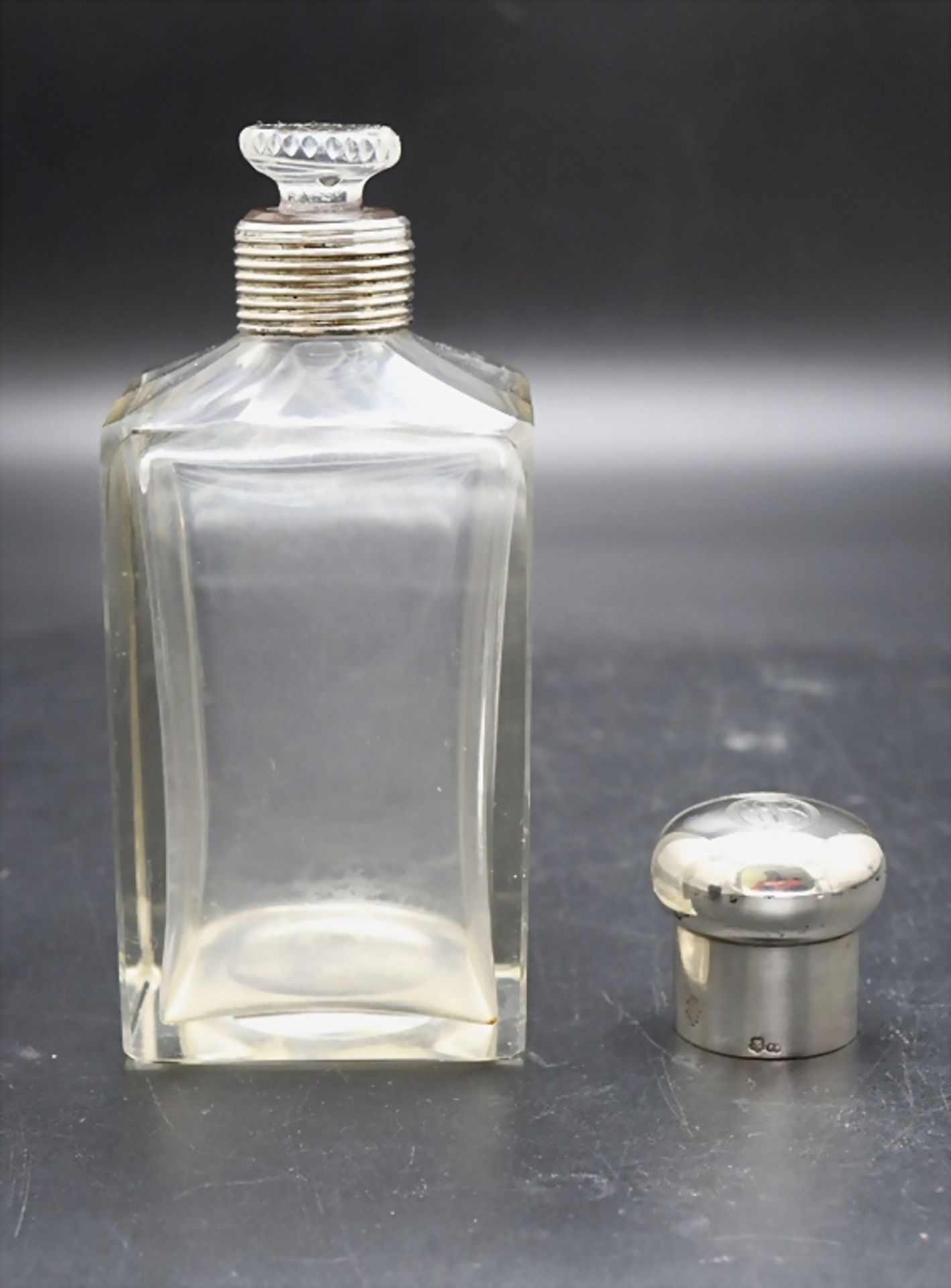 Likörflasche mit Silbermontur / A liquer bottle with silver mount, Wien, Anfang 20. Jh. - Bild 6 aus 7