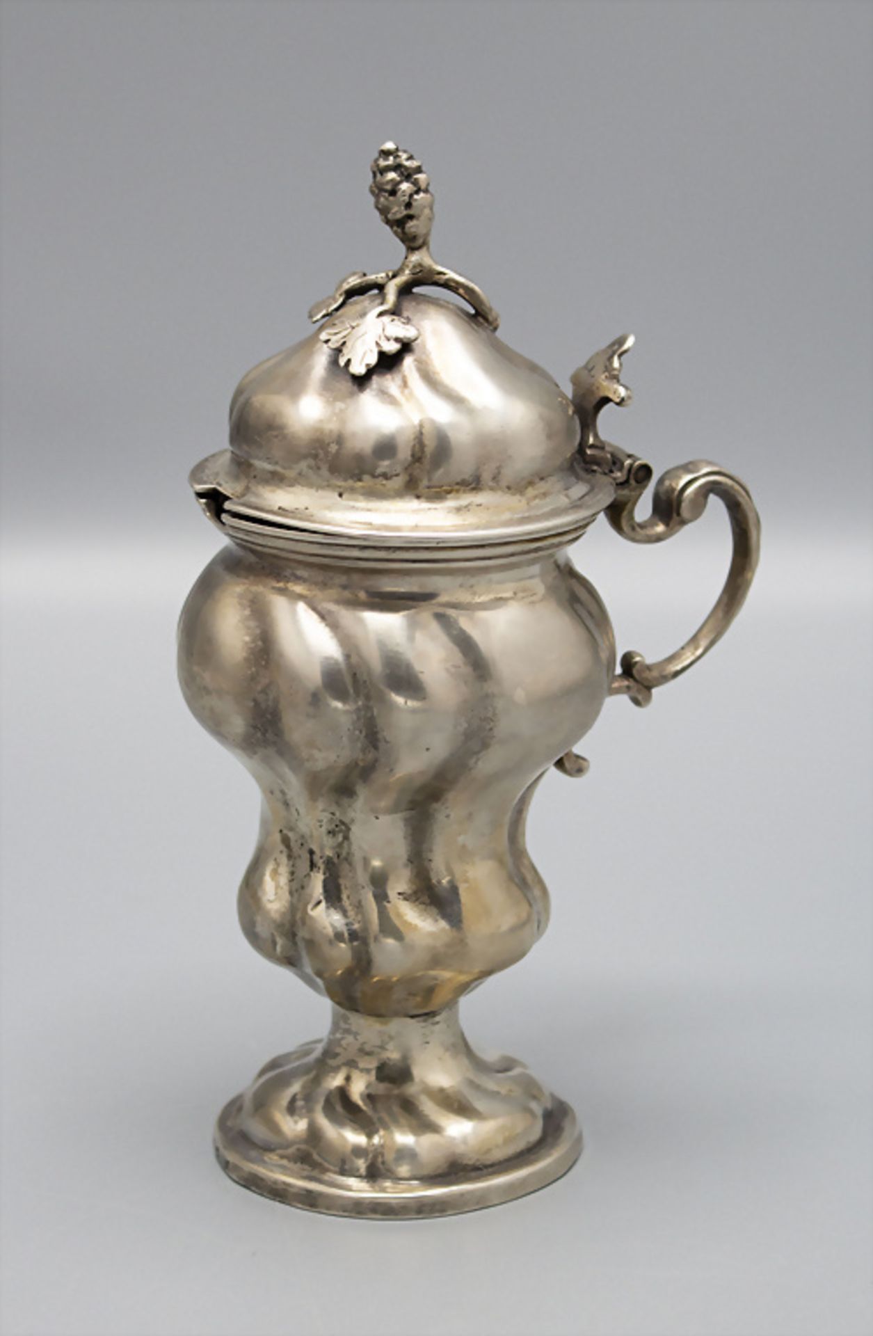 Senftopf / Moutardier en argent massif / A silver mustard pot, Johann Jacob Adam, Augsburg, ...