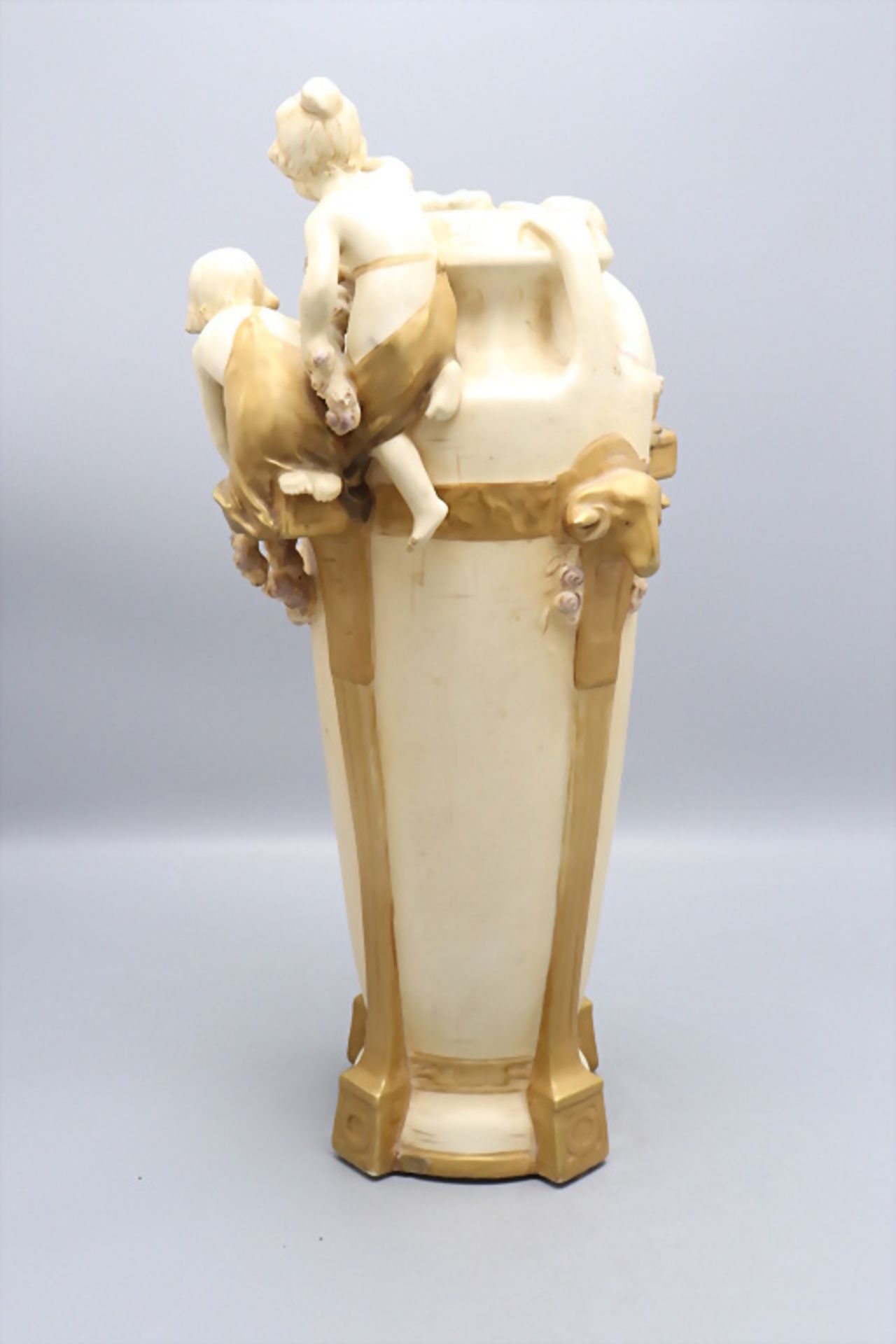 Figürliche Jugendstil Vase / A figural Art Nouveau vase, Royal Dux, Bohemia/Böhmen, um 1900 - Image 5 of 9