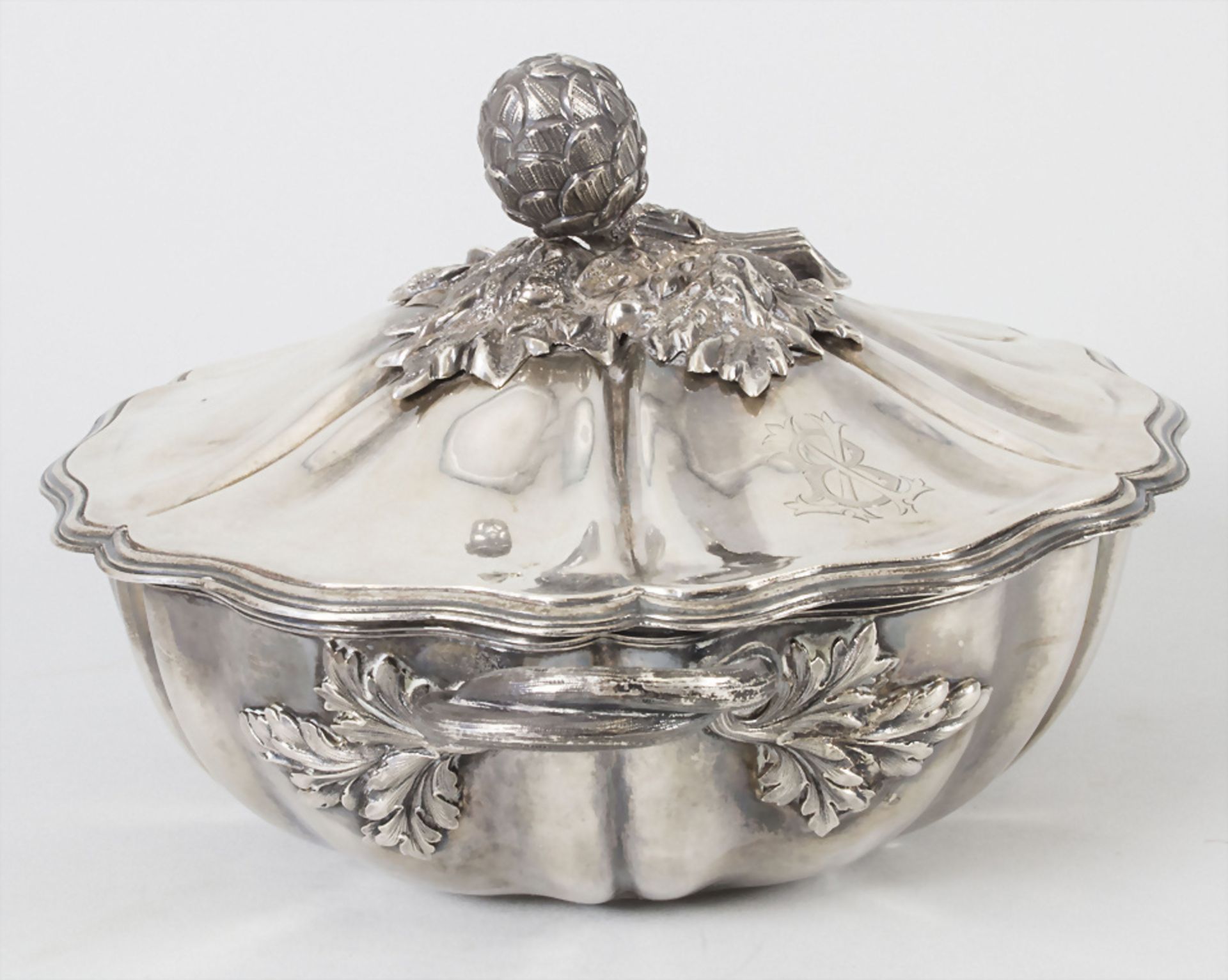 Deckelterrine / A covered silver tureen / Un légumier en argent, Paillard Freres, Paris, 1868-1888 - Bild 4 aus 12