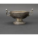 Hochzeitschale / Une coupe de marriage en argent massif / A silver wedding bowl, Frankreich, ...