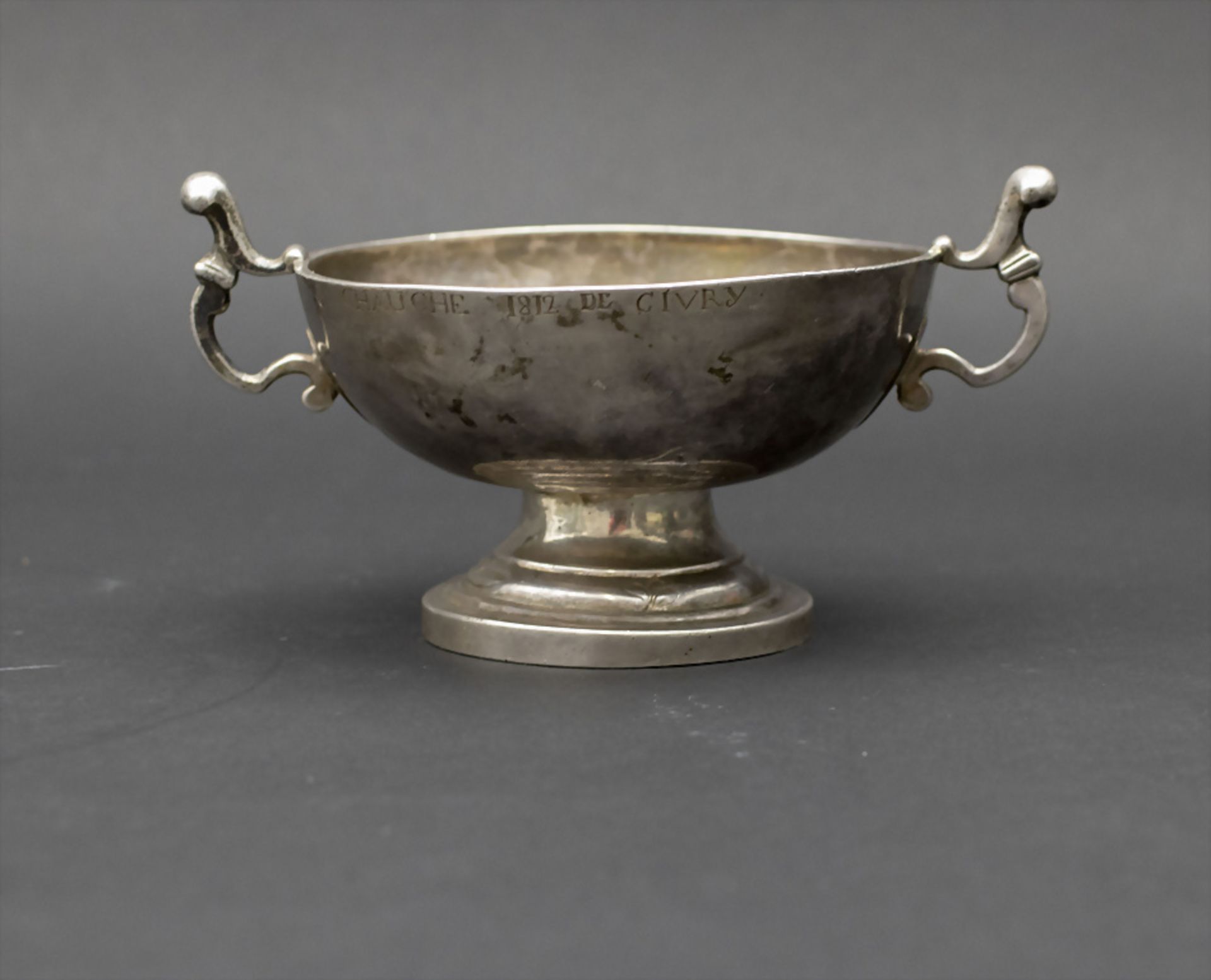 Hochzeitschale / Une coupe de marriage en argent massif / A silver wedding bowl, Frankreich, ...