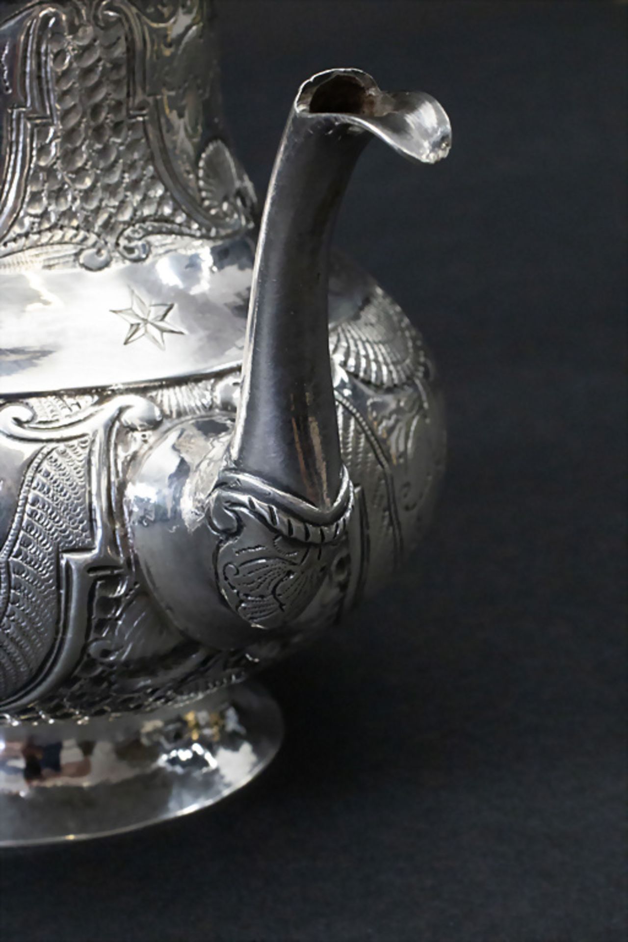 Teekanne / A silver tea pot, wohl Paulus Vermeulen, Haarlem, 18. Jh. - Image 4 of 7