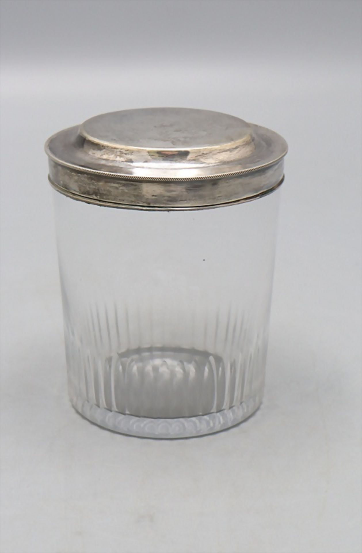 Glas mit Silberdeckel / Deckeldose / A glass with silver lid and mount, Jean Clidière, Paris, ...