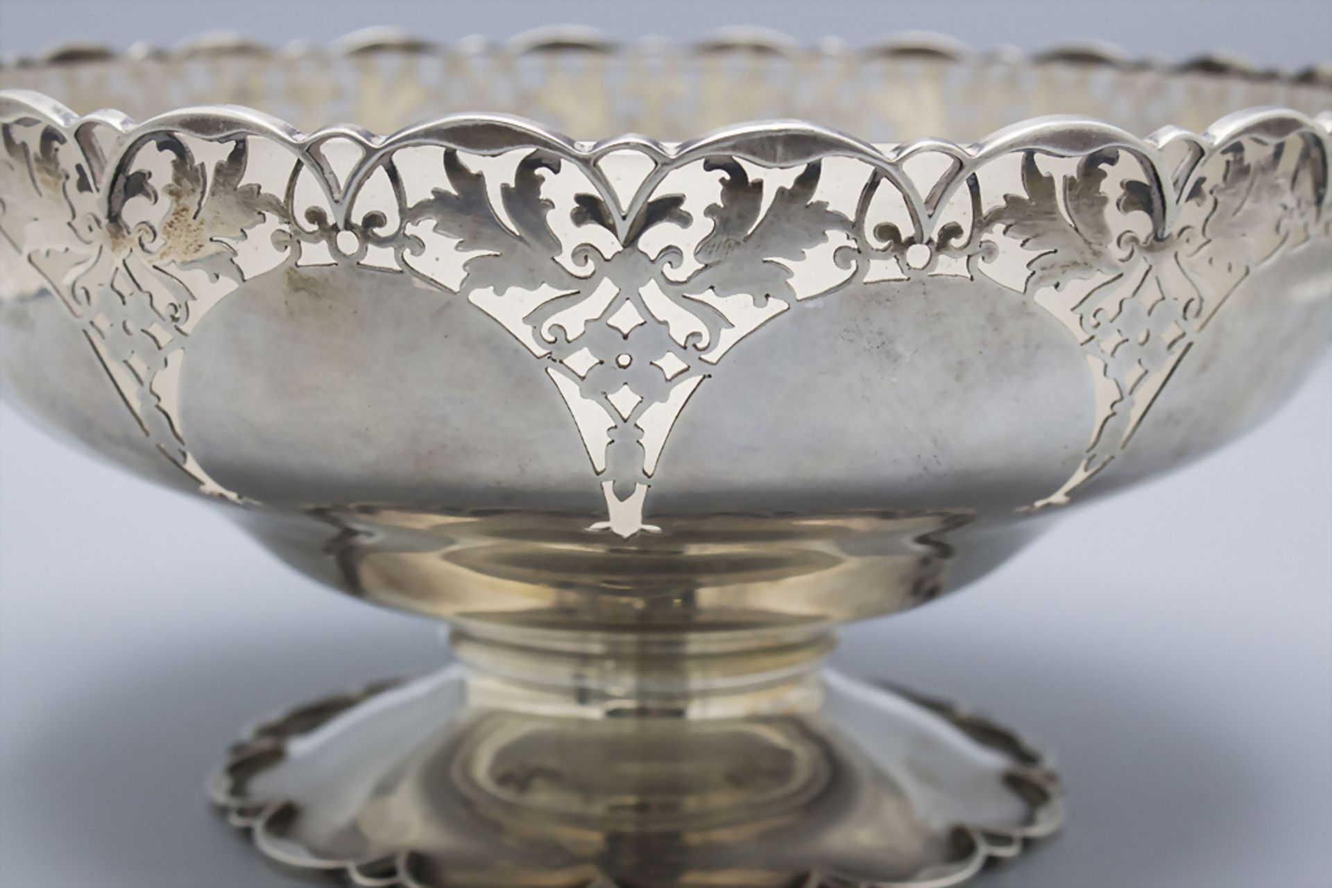 Silberschale mit Glaseinsatz / A Sterling silver fruit bowl, Mappin & Webb, London, 20. Jh. - Bild 2 aus 5
