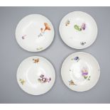 4 Unterschalen mit Blumenmalerei / 4 small dishes with different flowers, Meissen, Punktzeit, ...