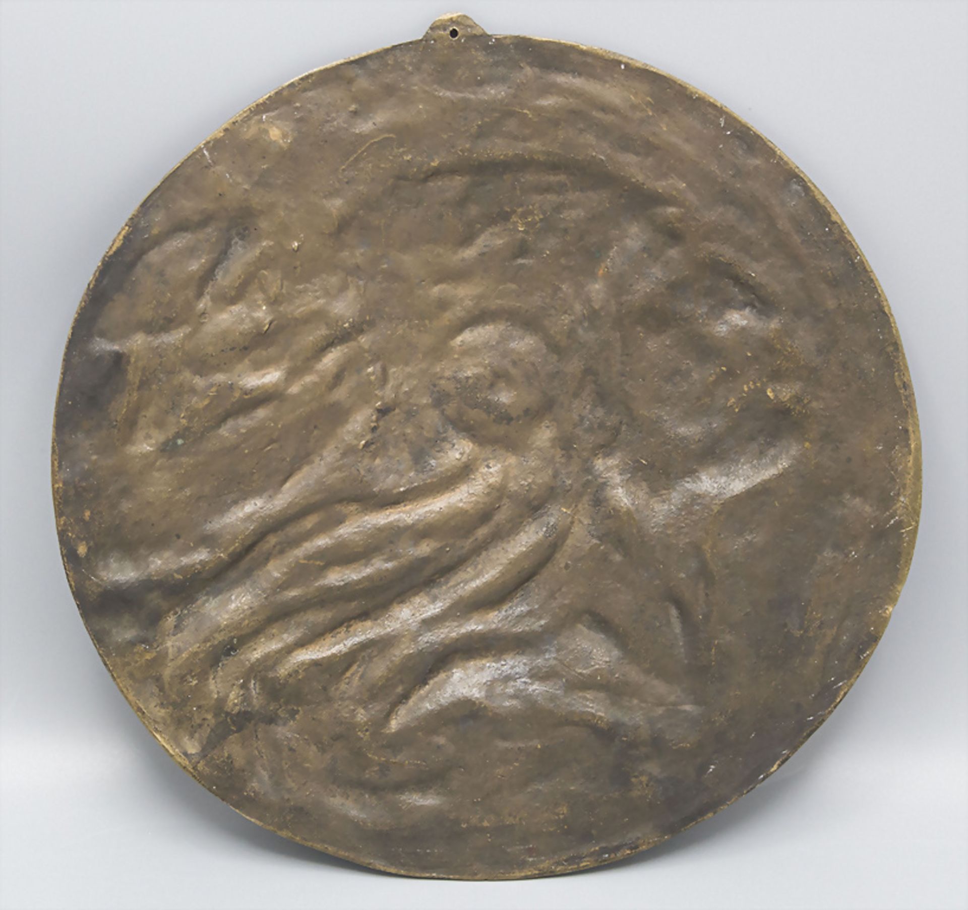 Bronzeplakette mit dem Profil eines Indianers / A bronze plaque with the profile of a native ... - Bild 2 aus 2