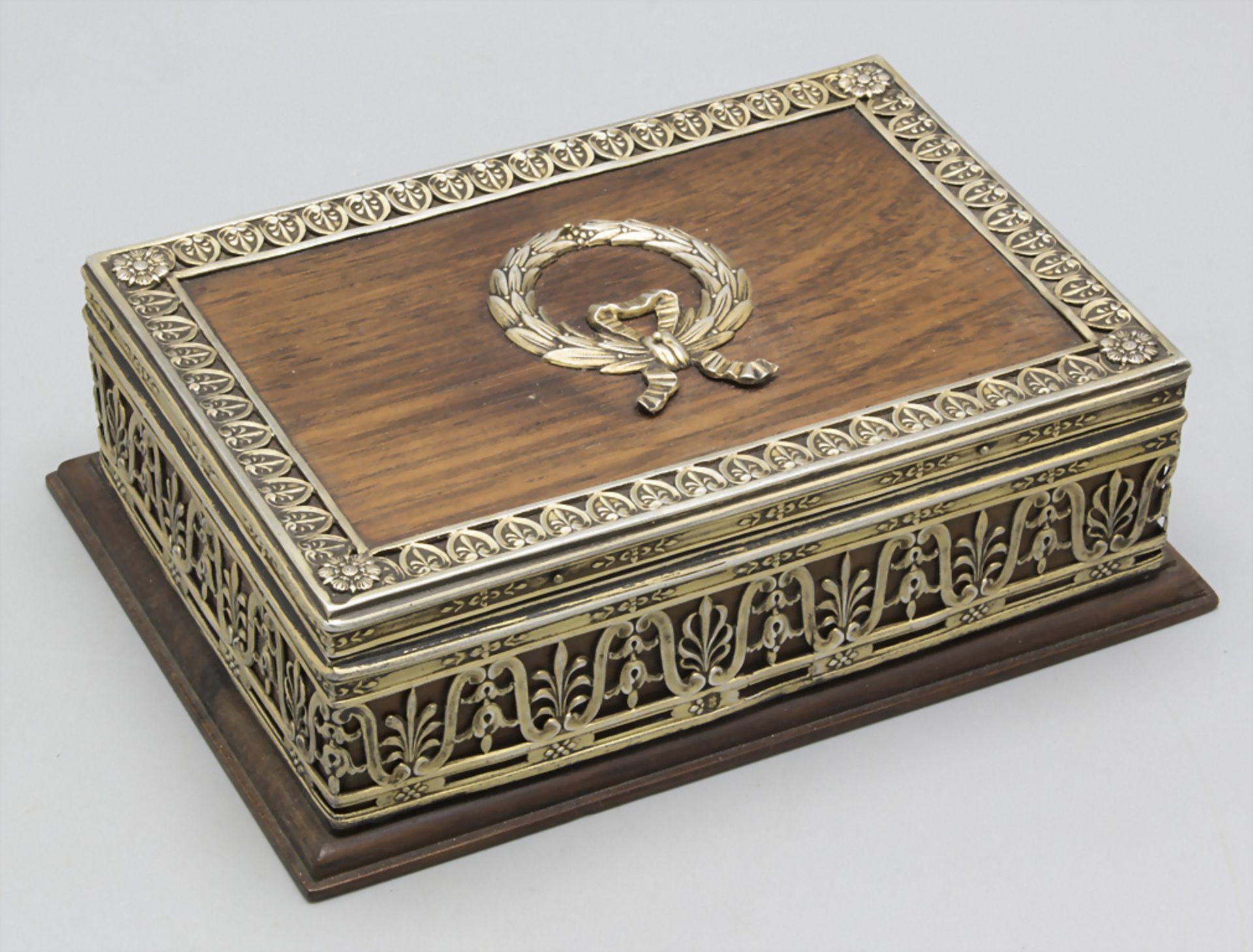 Holzschatulle mit Silbermontur / A wooden casket with silver mount, Emile Langlois, Paris, ...