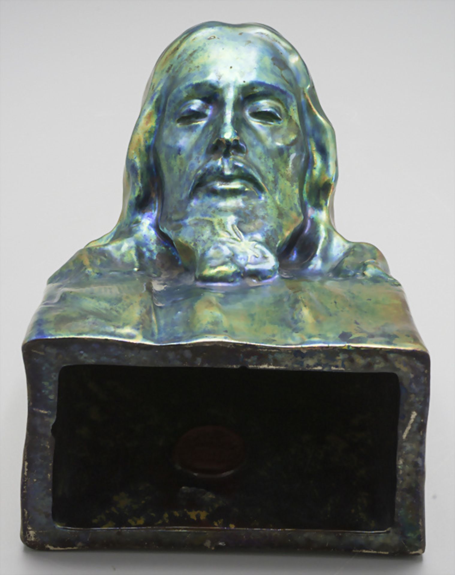 Jesus Büste / A majolica bust of Jesus, Julia Laszlo, Vilmos Zsolnay, Pécs / Fünfkirchen, um 1910 - Image 3 of 5