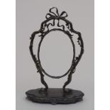 Silber Tischrahmen / An oval silver picture frame, Frankreich, 19. Jh.