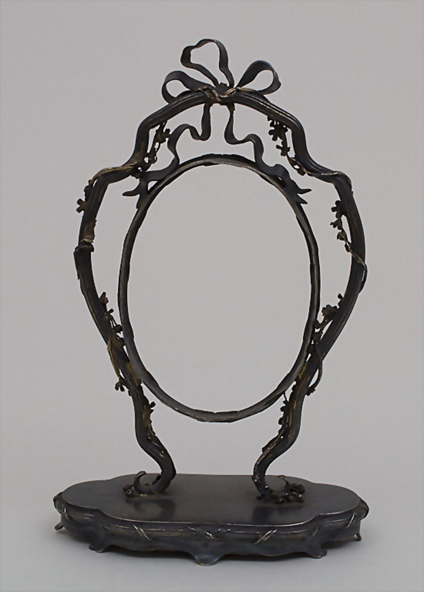 Silber Tischrahmen / An oval silver picture frame, Frankreich, 19. Jh.