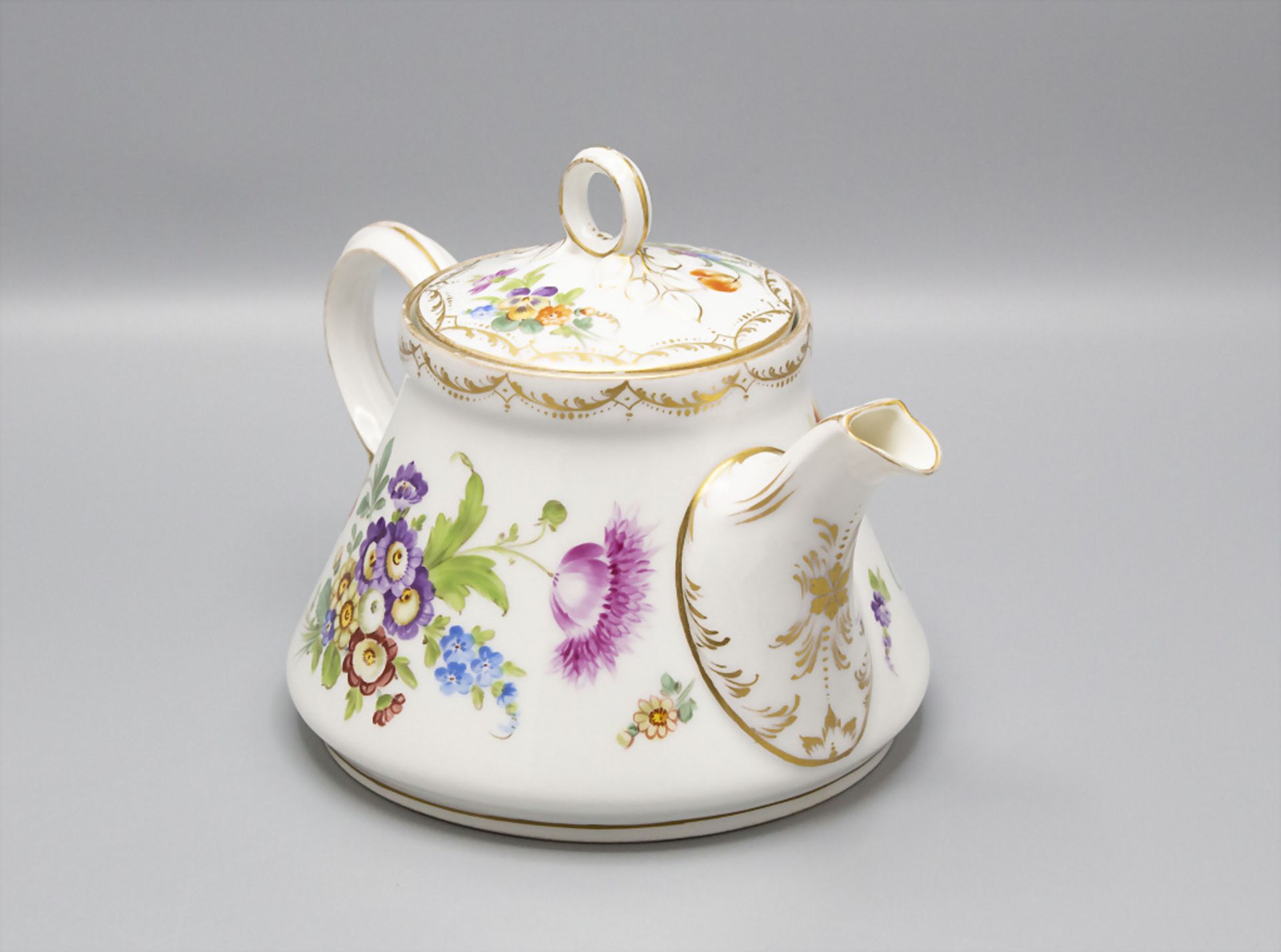 Teekanne mit Blumenmalerei / A tea pot with painted flowers, Karl Richard Klemm, Dresden, 20. Jh. - Bild 2 aus 5