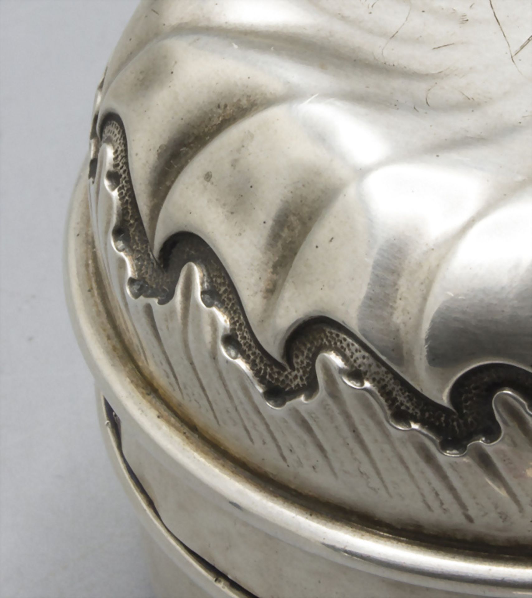 Runde Barock Tabatiere / Schnupftabakdose / A Baroque silver snuffbox, Jean-Charles Roquillet ... - Image 3 of 7
