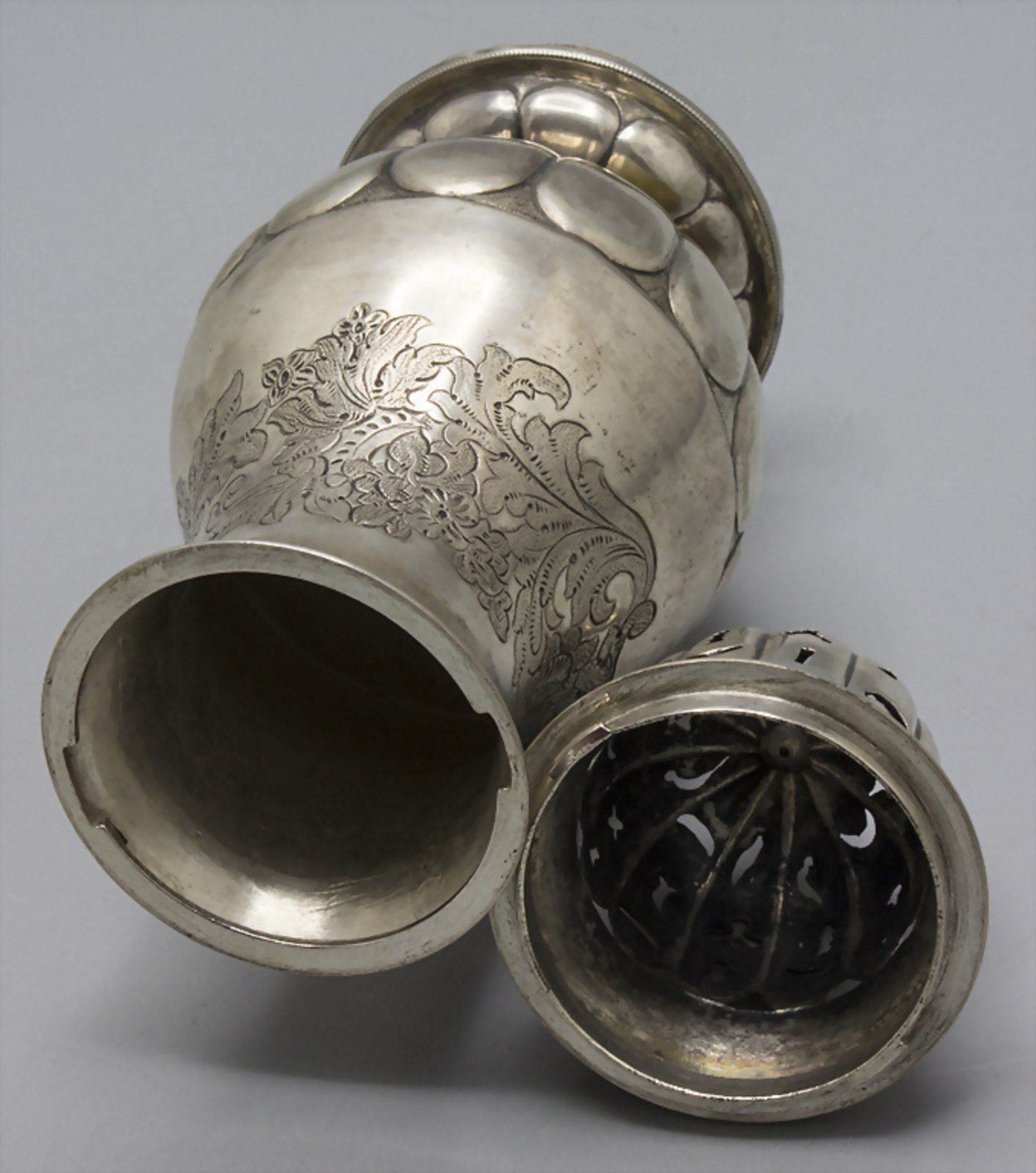 Zuckerstreuer / Poudreuses à sucre en argent / A silver sugar shaker, deutsch, 19. Jh. - Image 6 of 8