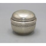 Kugelförmige Silberdose / A spherical silver box, Ende 19. Jh.