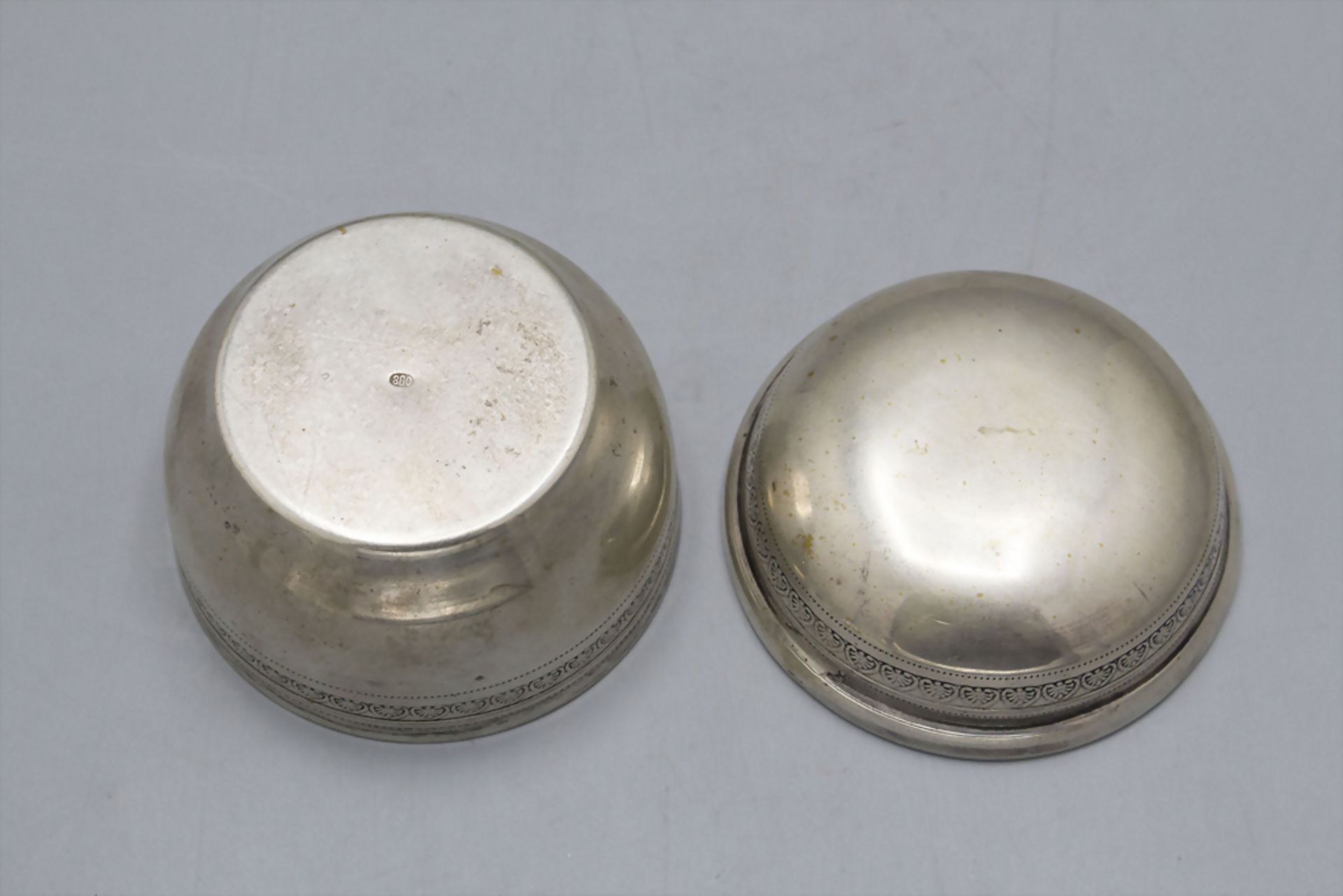 Kugelförmige Silberdose / A spherical silver box, Ende 19. Jh. - Bild 3 aus 4