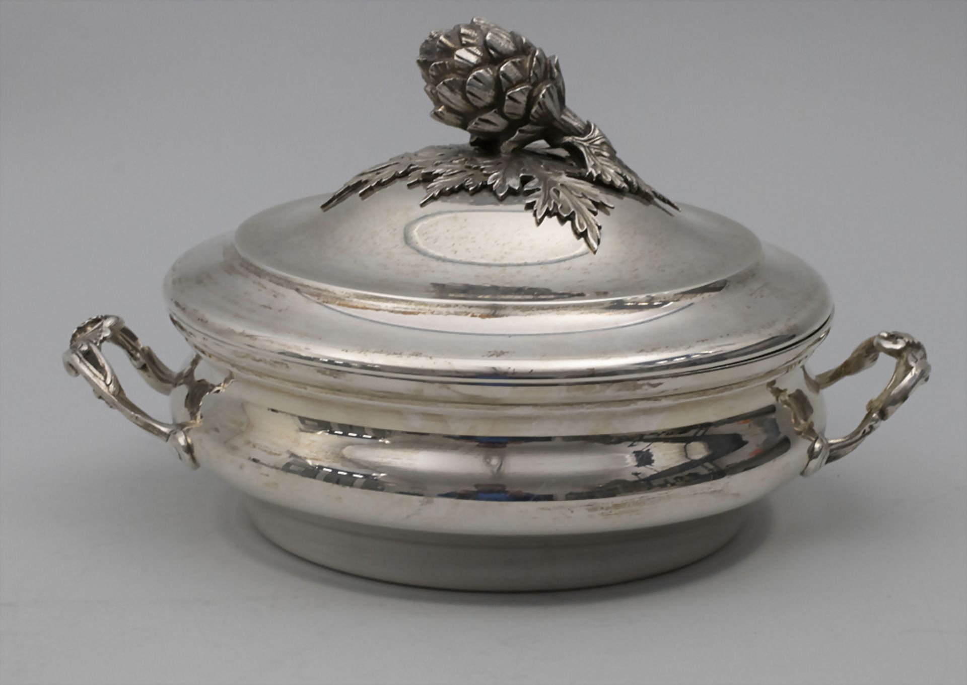 Legumier / Wöchnerinnenschüssel / A silver vegetable tureen cover, Paris, um 1890