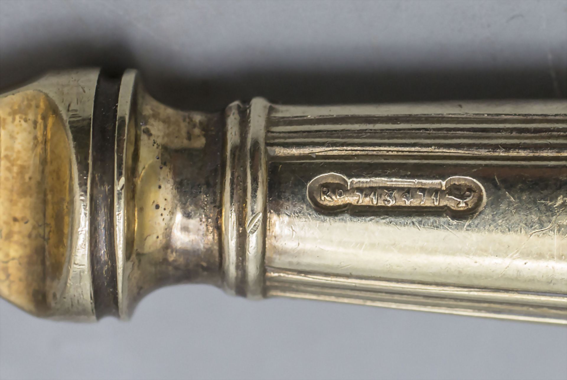 Messer und Gabel / A gilded silver fork and knife, Roberts & Belk Ltd., Sheffield, 1935 - Image 3 of 4