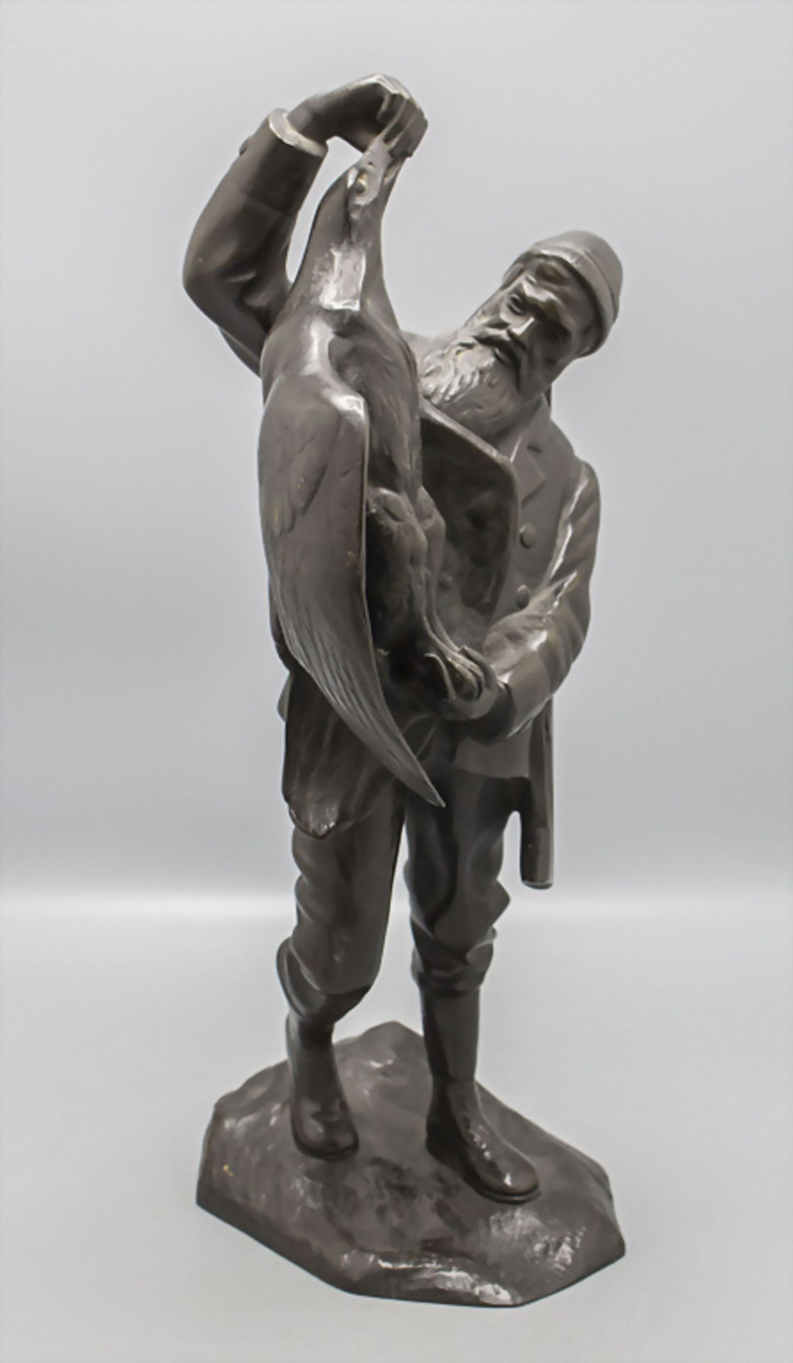 Bronzefigur 'Jäger mit Adler' / A bronze figure of a hunter with an eagle, Walter ... - Image 2 of 6