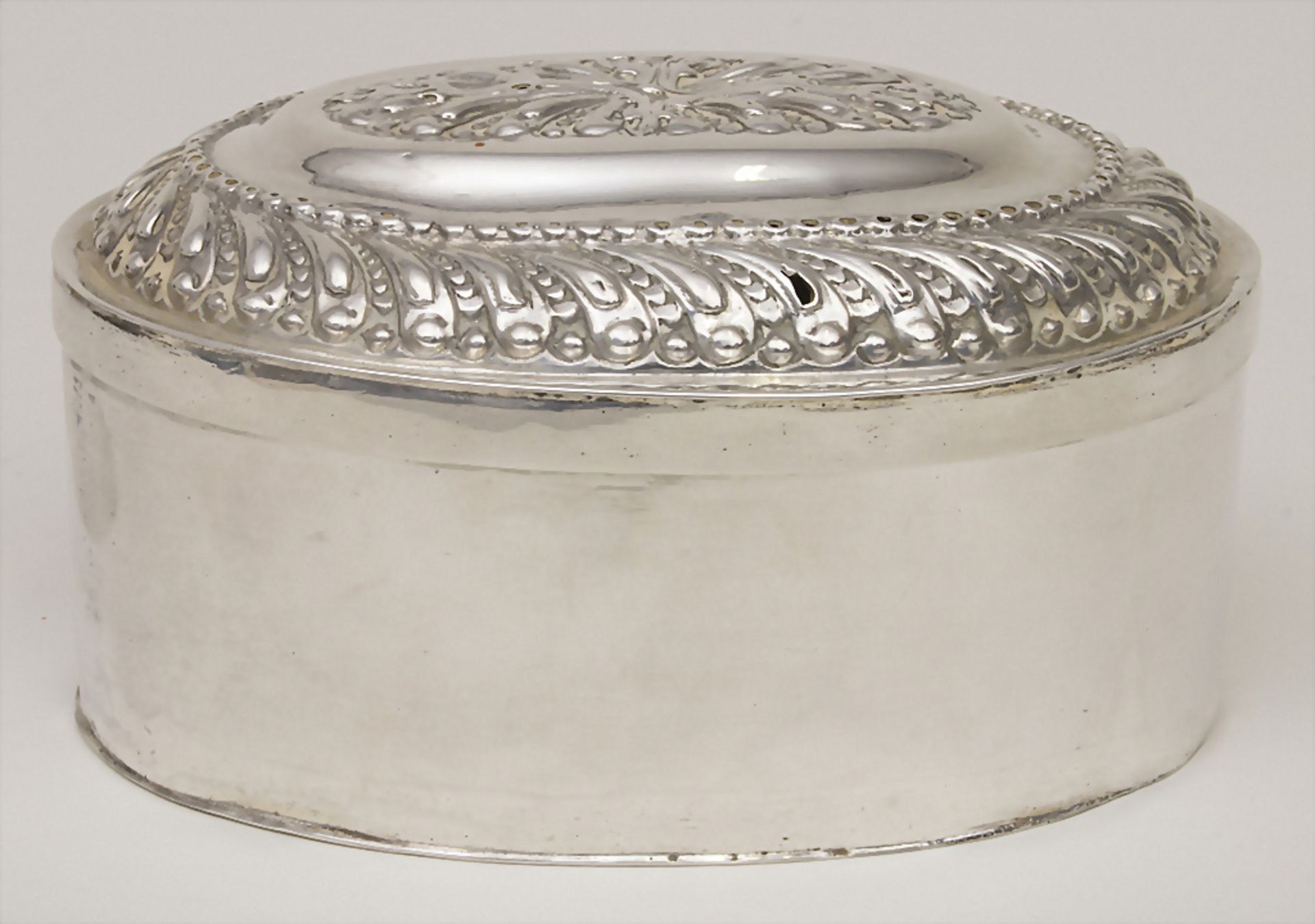 Ovale Dose / An oval silver box, Philipp Küsel, Augsburg, 1685-1700