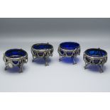 4 Louis XV Salieren / 4 salières en argent et verre / A set of 4 salt cellars, Nicolas Pigeon, ...