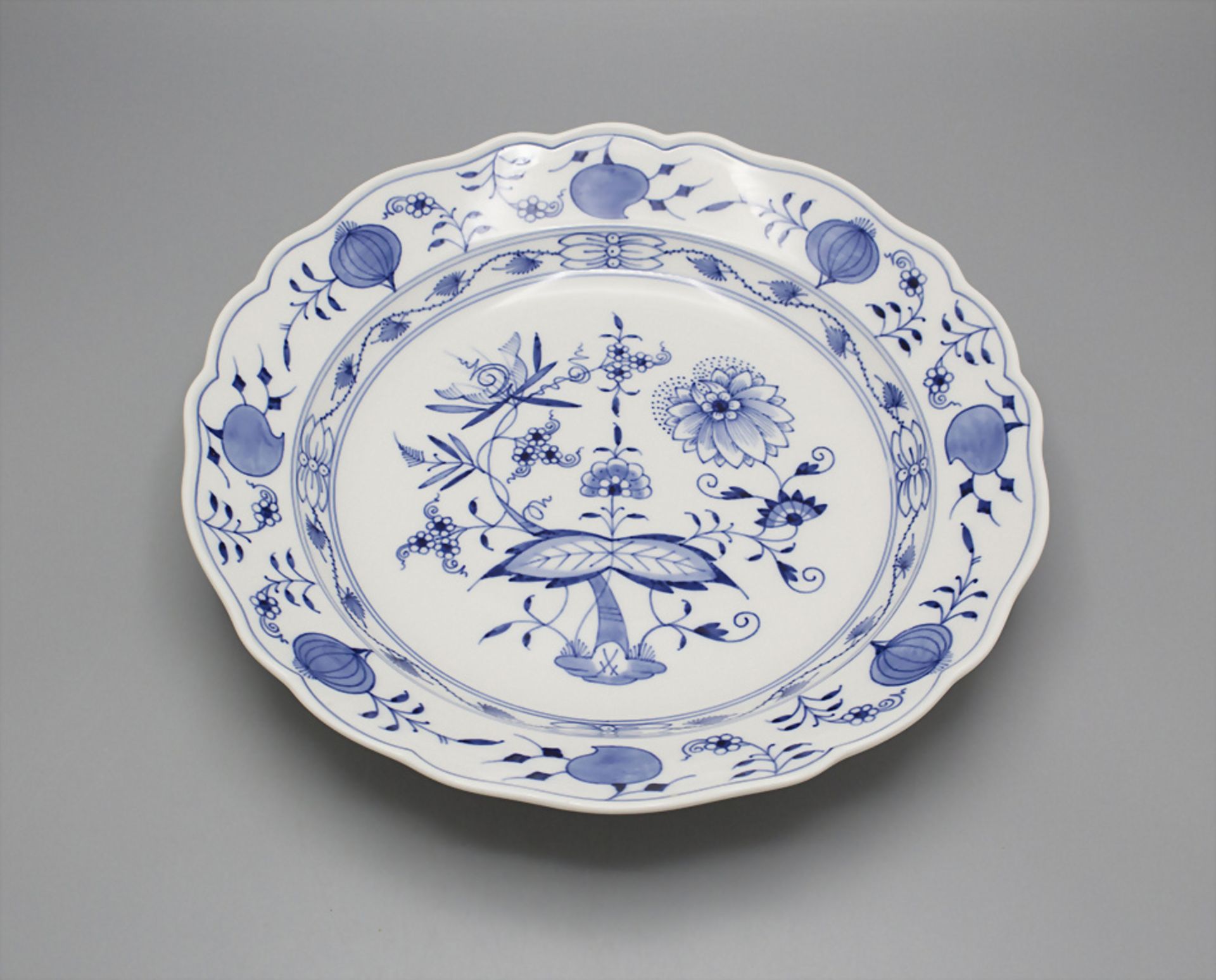 Teller Zwiebelmuster / A porcelaine plate with onion pattern, Meissen, 20. Jh. - Image 2 of 3