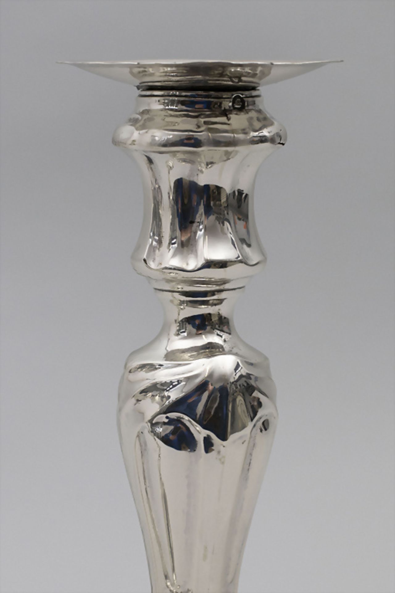 Paar Rokoko Silberleuchter / A pair of Rococo silver candlesticks, Mons, 1784 - Image 2 of 8