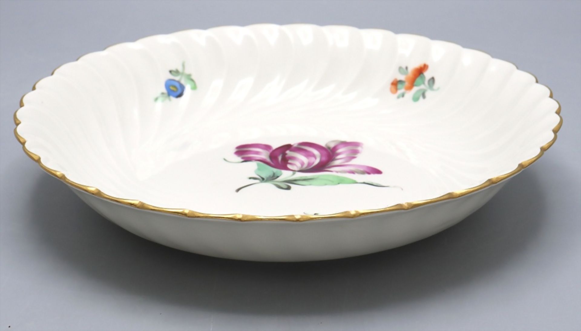 Teller mit Blumenmalerei / A plate with flowers, Nymphenburg, 1910-1975 - Image 2 of 4