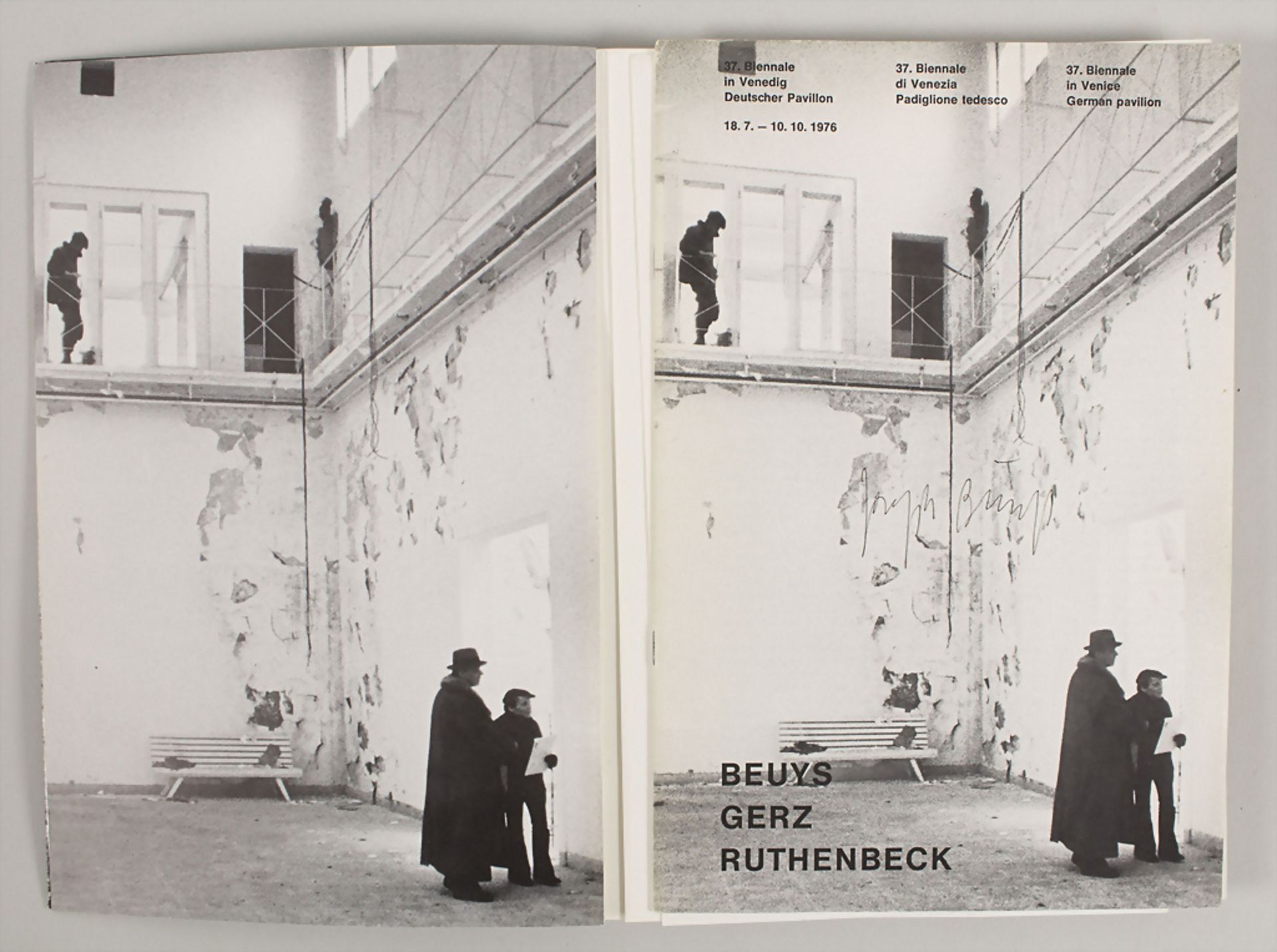 Katalog '37. Biennale 1976 - Deutscher Pavillon - Beuys Gerz Ruthenbeck', handsigniert, 1976 - Bild 2 aus 2