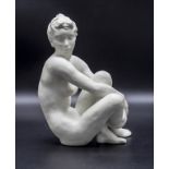 Porzellan Akt 'Die Sitzende' / A porcelain sculpture of a sitting nude, Lore Friedrich-Gronau, ...