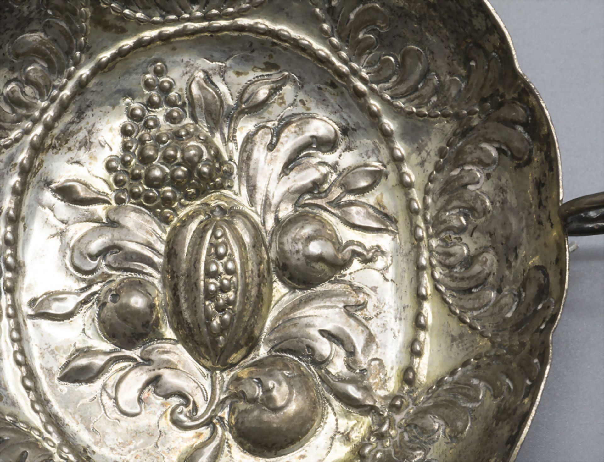 Weinbrandschale / A silver brandy cup, Regensburg, um 1680 - Image 4 of 8