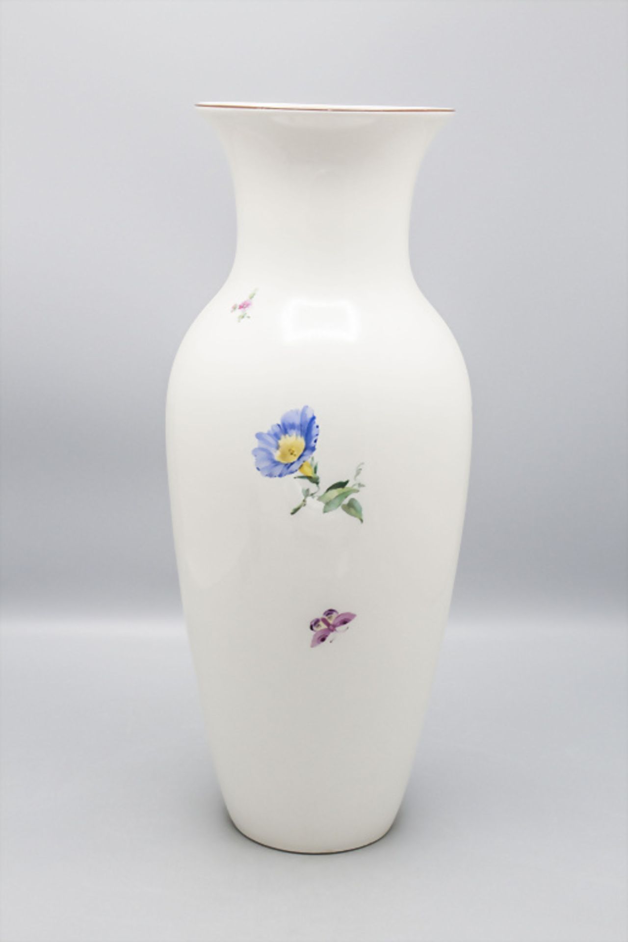 Vase mit Blumen / A vase with flowers, KPM Berlin, 2. Hälfte 20. Jh. - Bild 3 aus 5