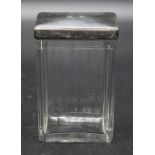 Rechteckige Art Déco Glasdose mit Silberdeckel / An Art Deco glass box with silver lid, ...