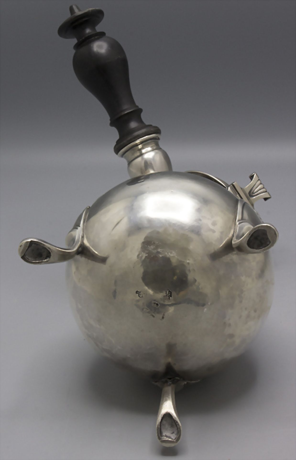 Chocolatière / Schokoladenkanne / A silver hot chocolate pot, François Corbie, Paris, um 1785 - Image 4 of 7