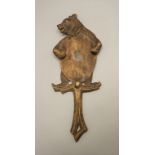 Seltener Handspiegel mit Bär / A rare wooden hand mirror with a bear, Brienz, Schweiz, 19. Jh.