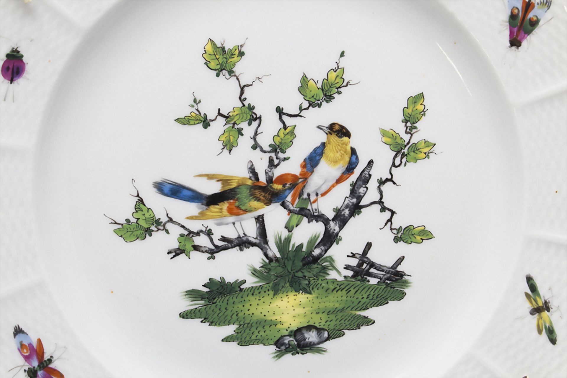Teller mit Vogel- und Insektenmalerei / A plate with birds and insect paintings, Ludwigsburg, ... - Image 2 of 4
